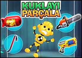 Çeşitli silahları kullanarak ve tutup kenarlara çarparak kuklayı parçalara ayırmaya devam ediyoruz